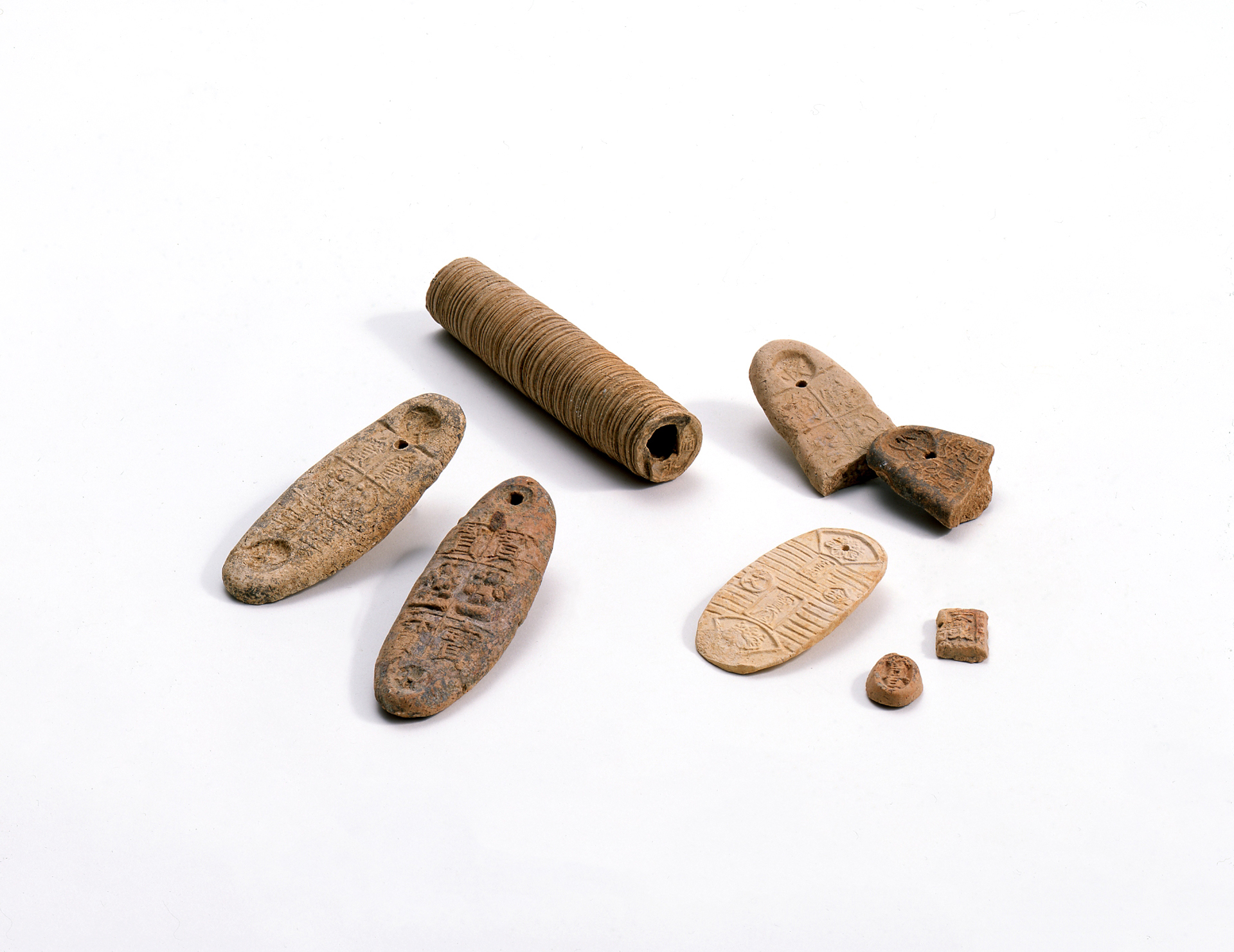 高松藩蔵屋敷跡出土貨幣形土製品 （旧）大阪市文化財協会